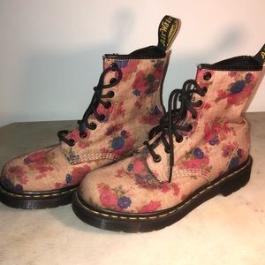Doc Martens Airwair ladies size 7 beige floral cloth boot VGUC